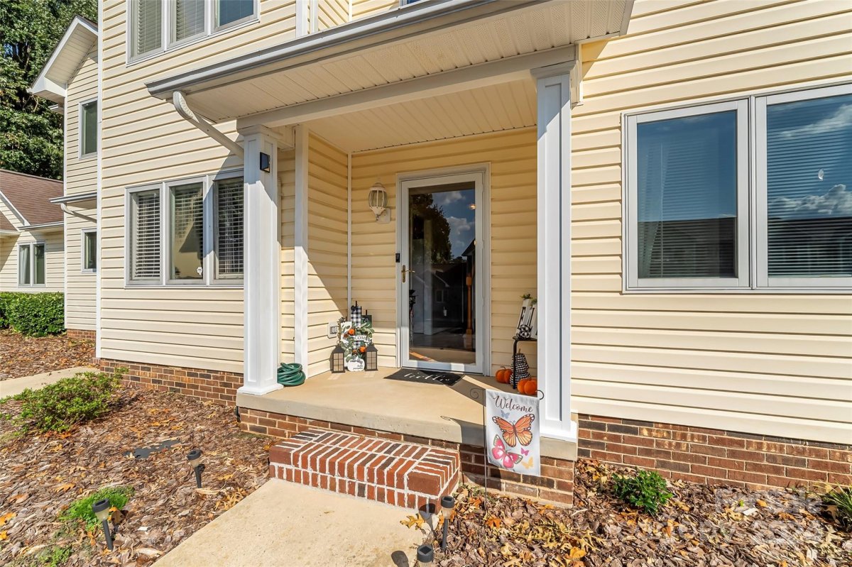 3386 White Oak Court