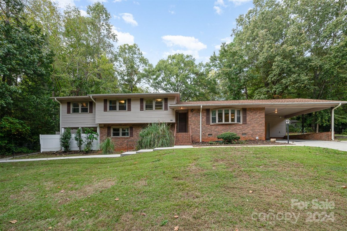 1014 E Meadow Drive
