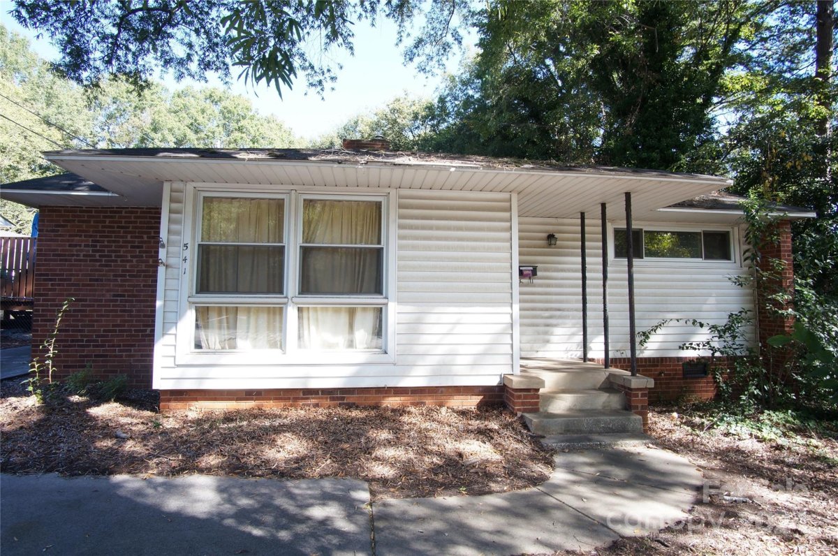 541 E Woodlawn Road