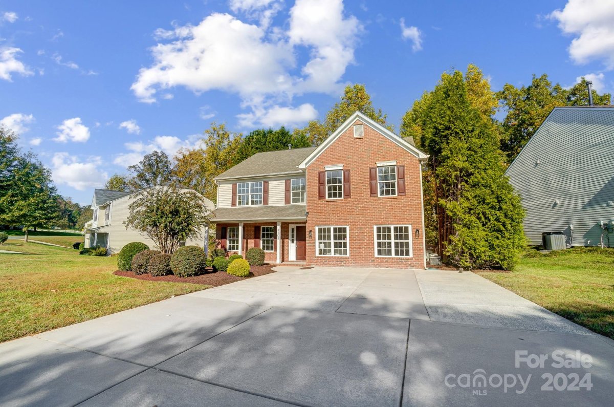 2109 Thorn Crest Drive
