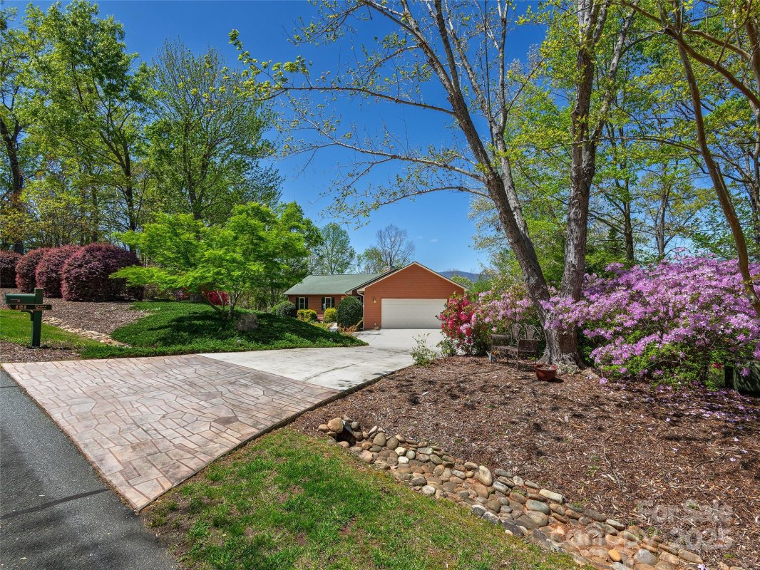 121 Canoe Drive