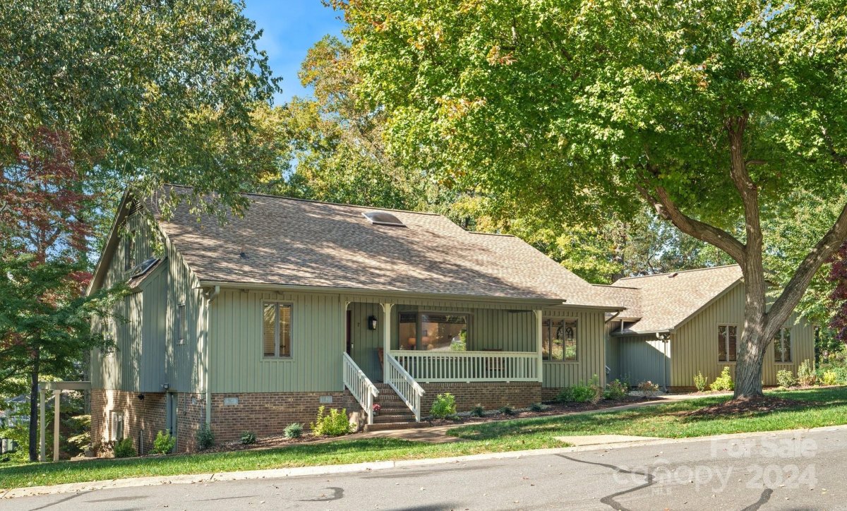 7 Commodore Point Road