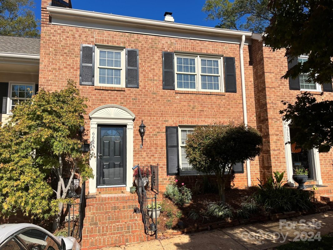 6657 Bunker Hill Circle