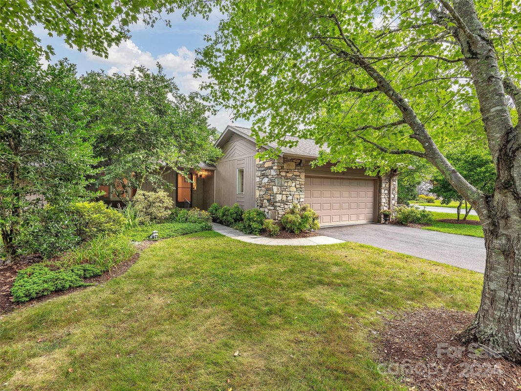 22 Clubside Drive