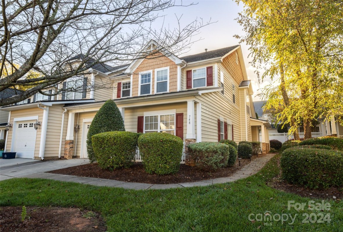 748 Winding Way
