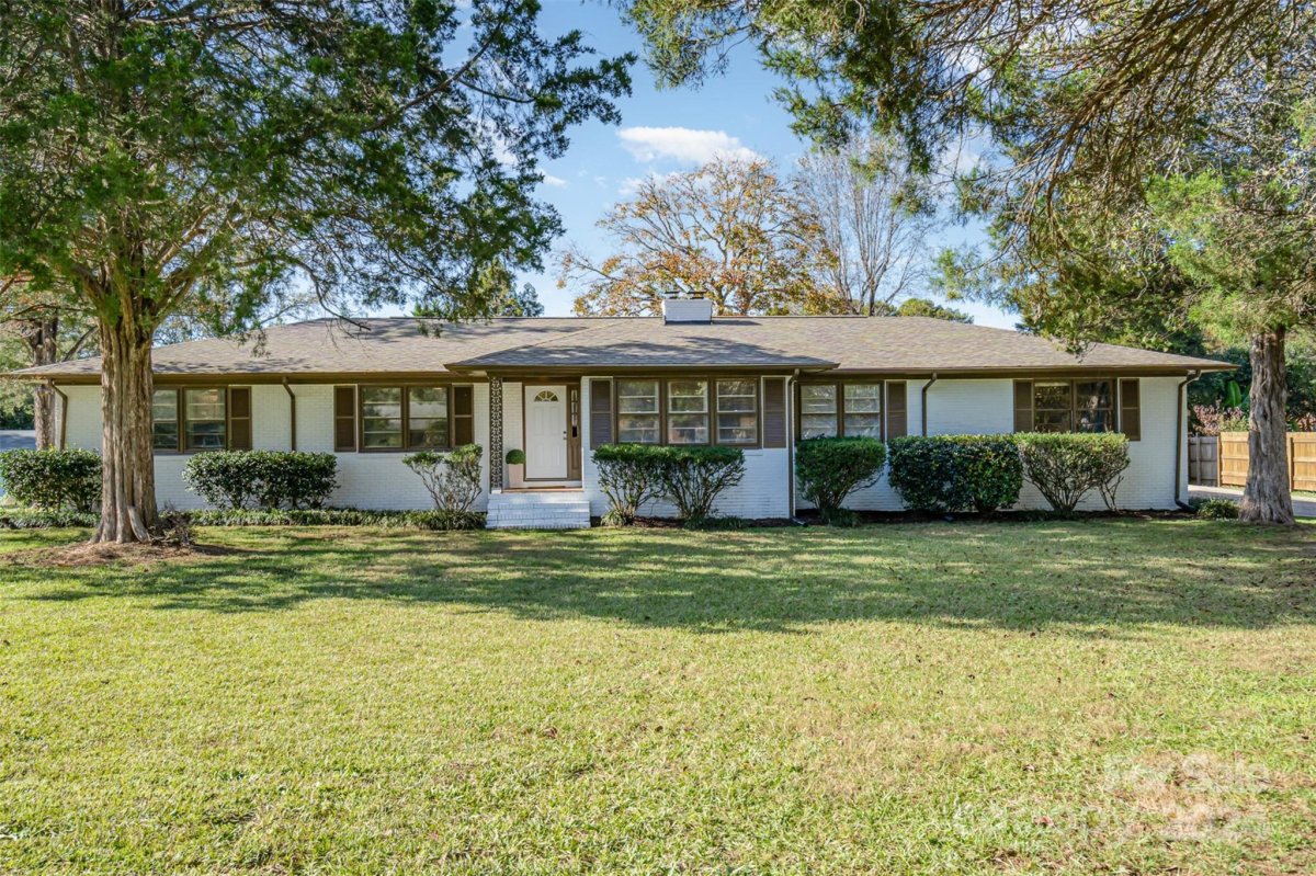 1213 Twin Lakes Road