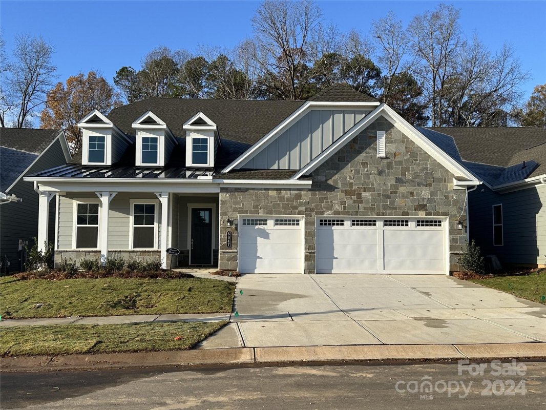 6047 Brush Creek