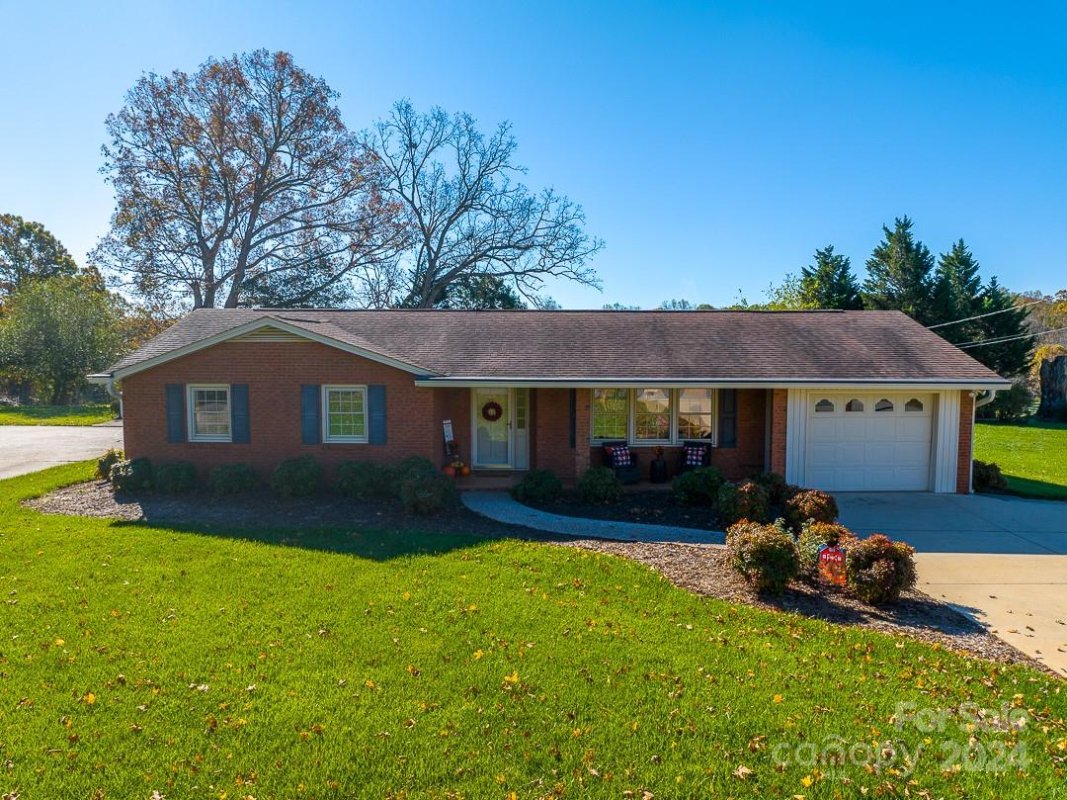 2101 Colonial Lane