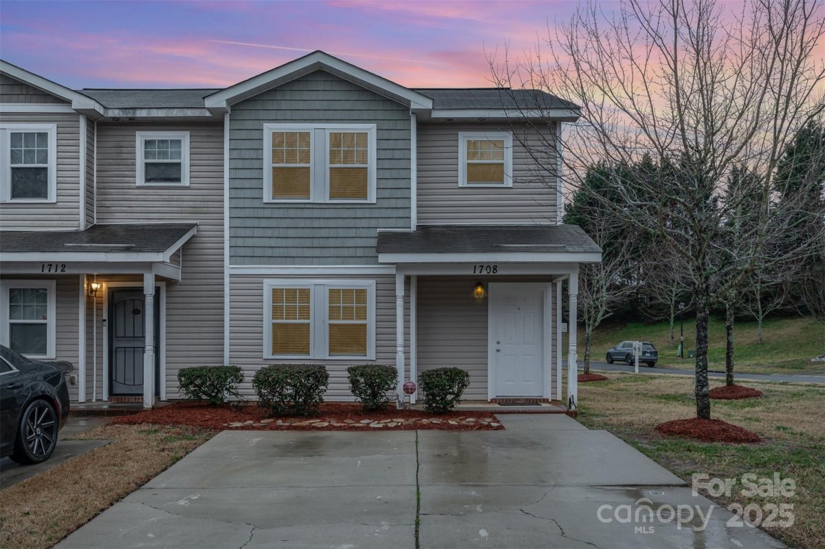 1708 Holliford Court