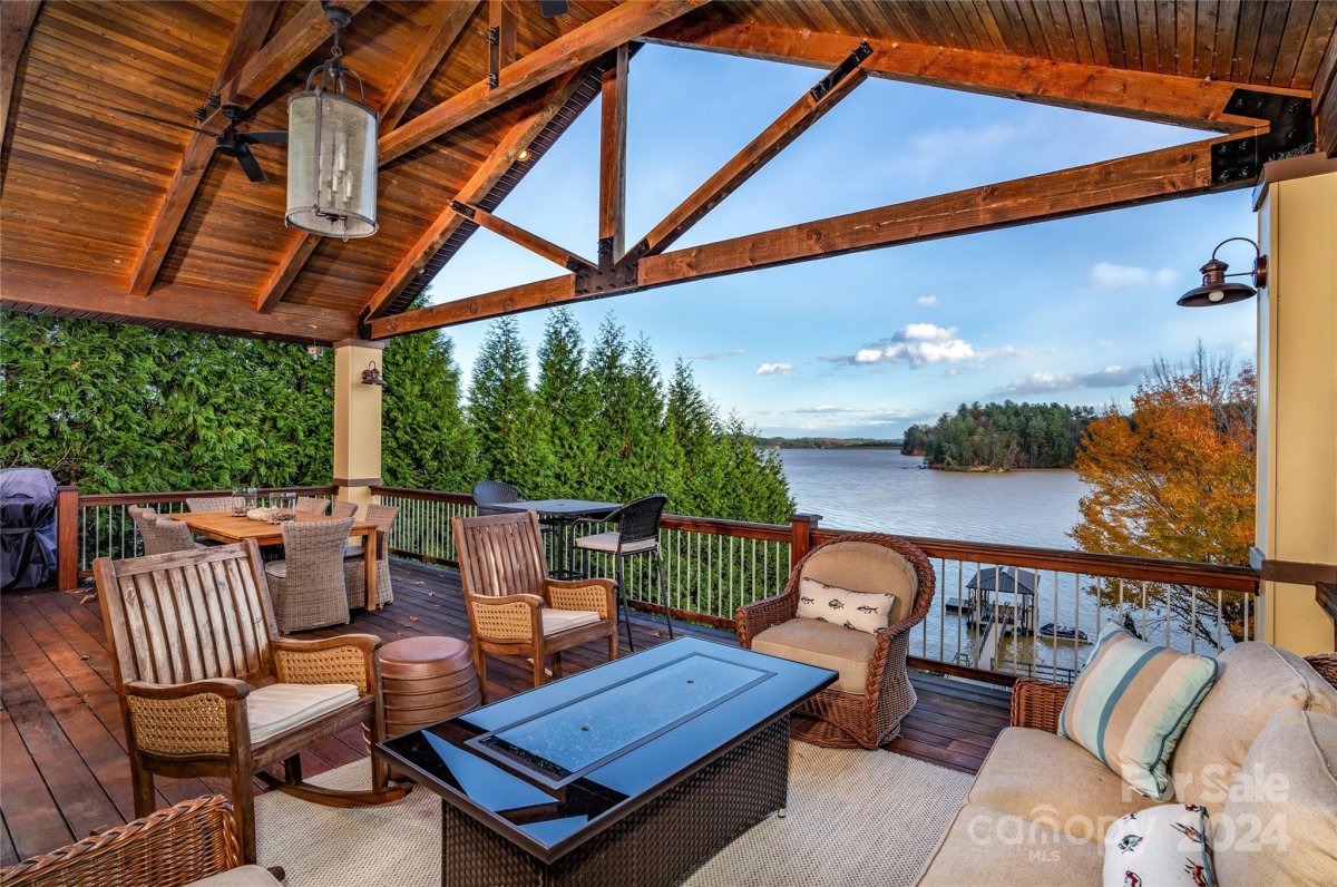 827 Lake Club Drive