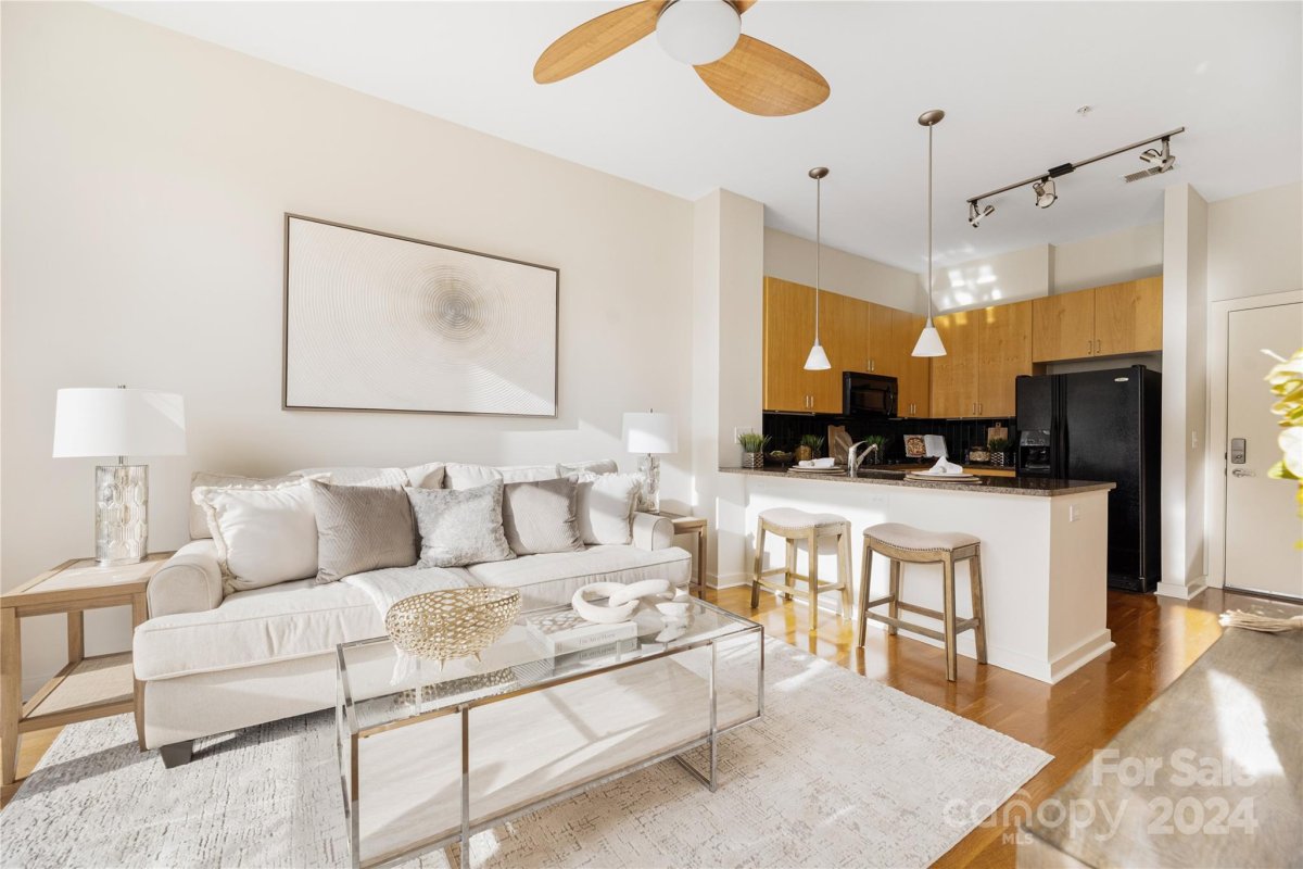 525 E 6th Street 201