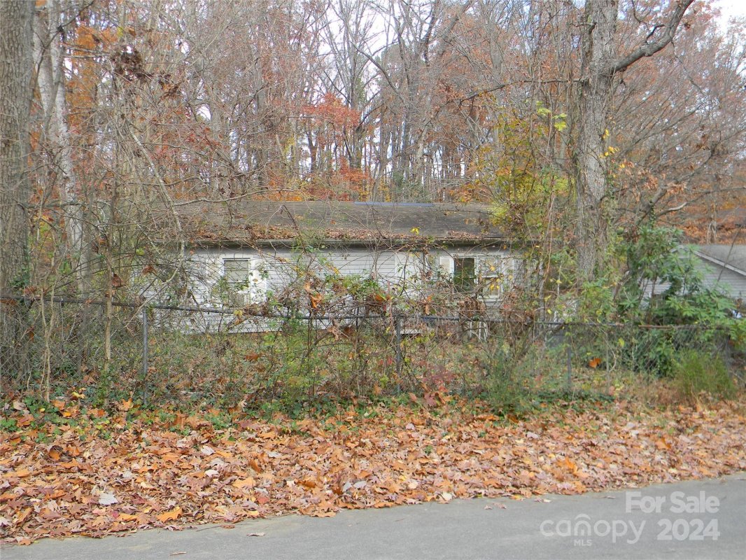 3913 Oakwood Road