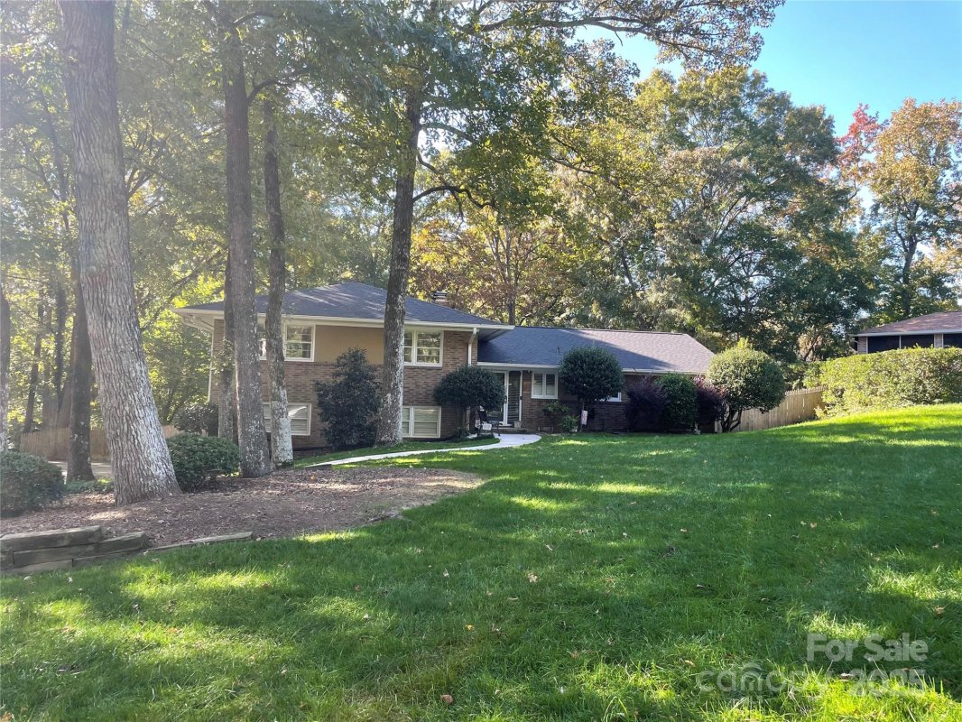 3813 School House Lane
