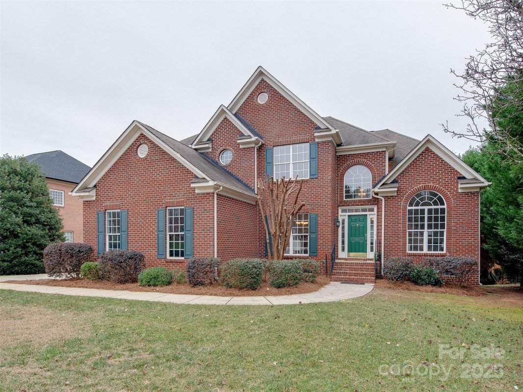 810 Carisbrooke Lane