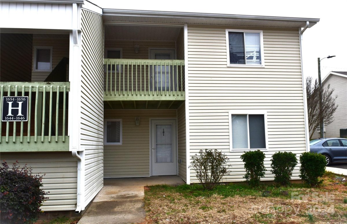 1646 Eagles Place H 101