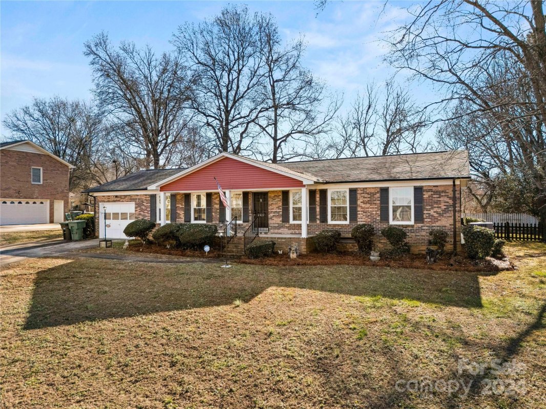 2427 Sandlewood Drive