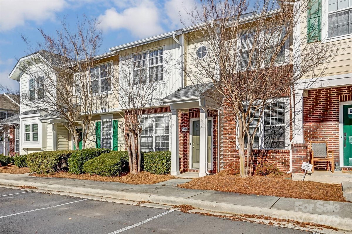 928 Azurine Circle