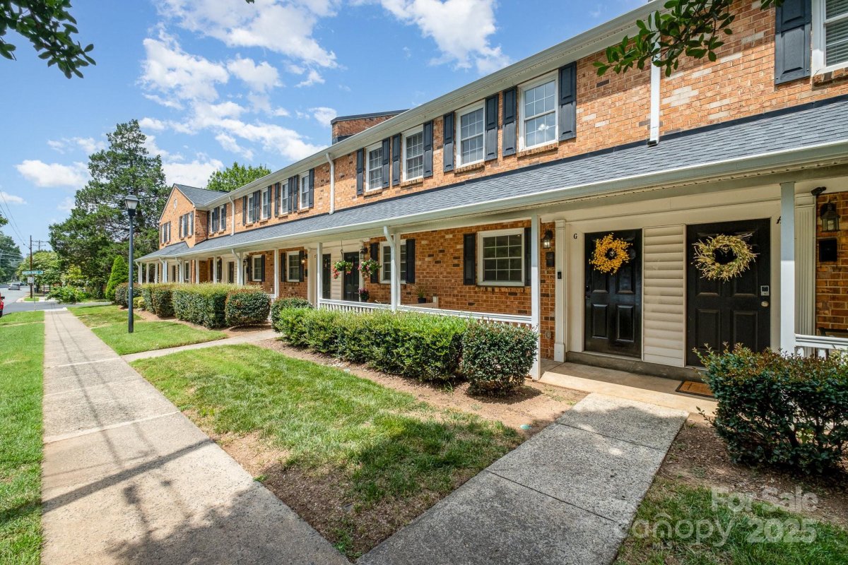 1210 Green Oaks Lane