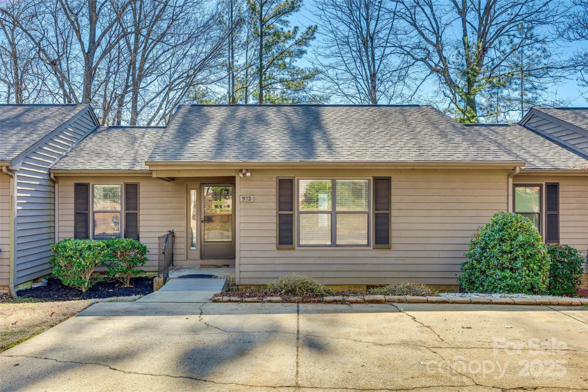 972 Cranberry Circle