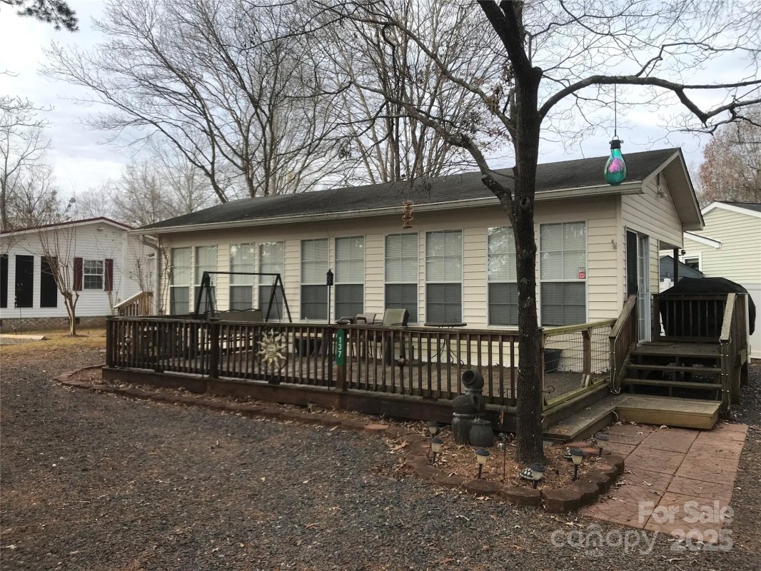 135 137 Indian Harbor Trail