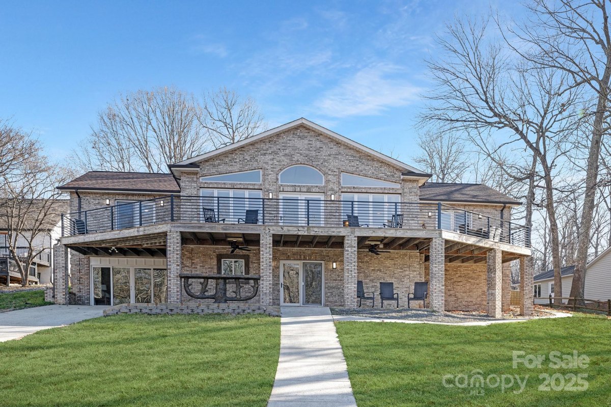 8260 Blades Trail
