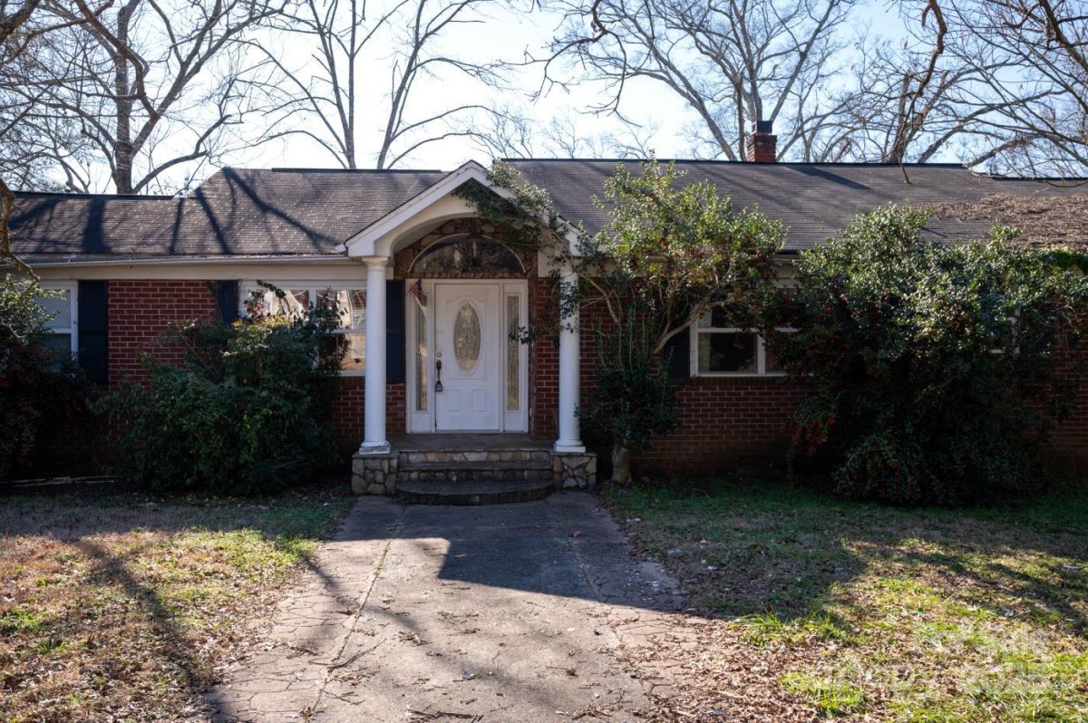 120 Pinewood Lane
