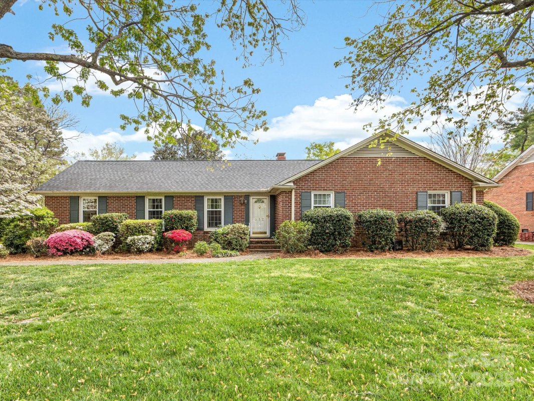 512 Holiday Road