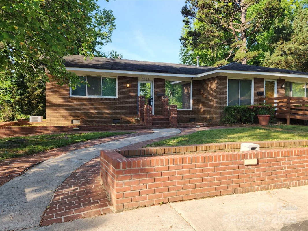 4718 Americana Avenue