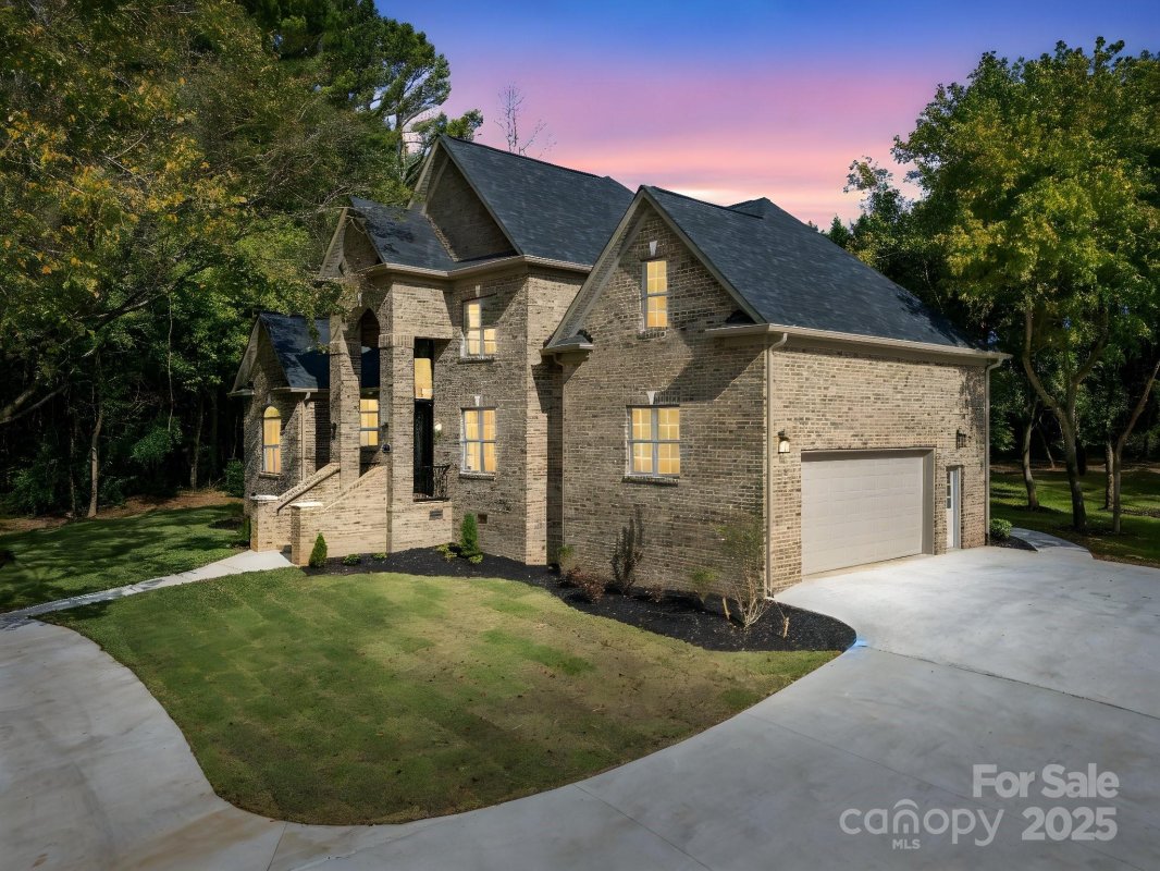 209 E Glenview Drive