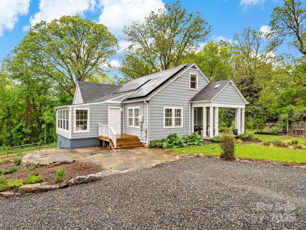 318 Stonewall Avenue