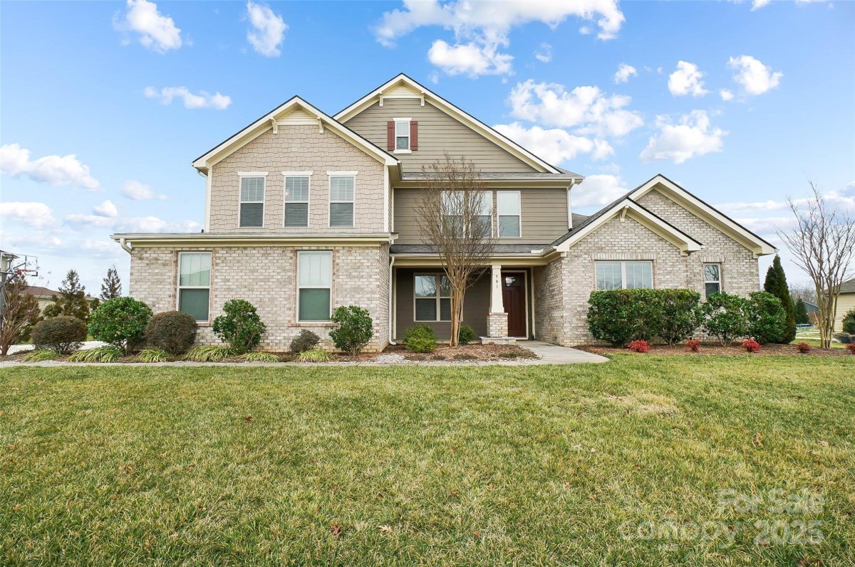 501 Alucio Court