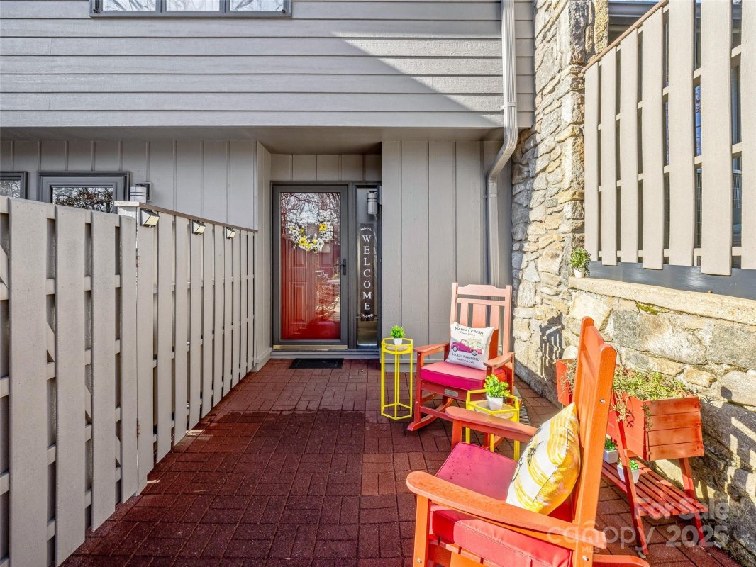 216 Crowfields Drive