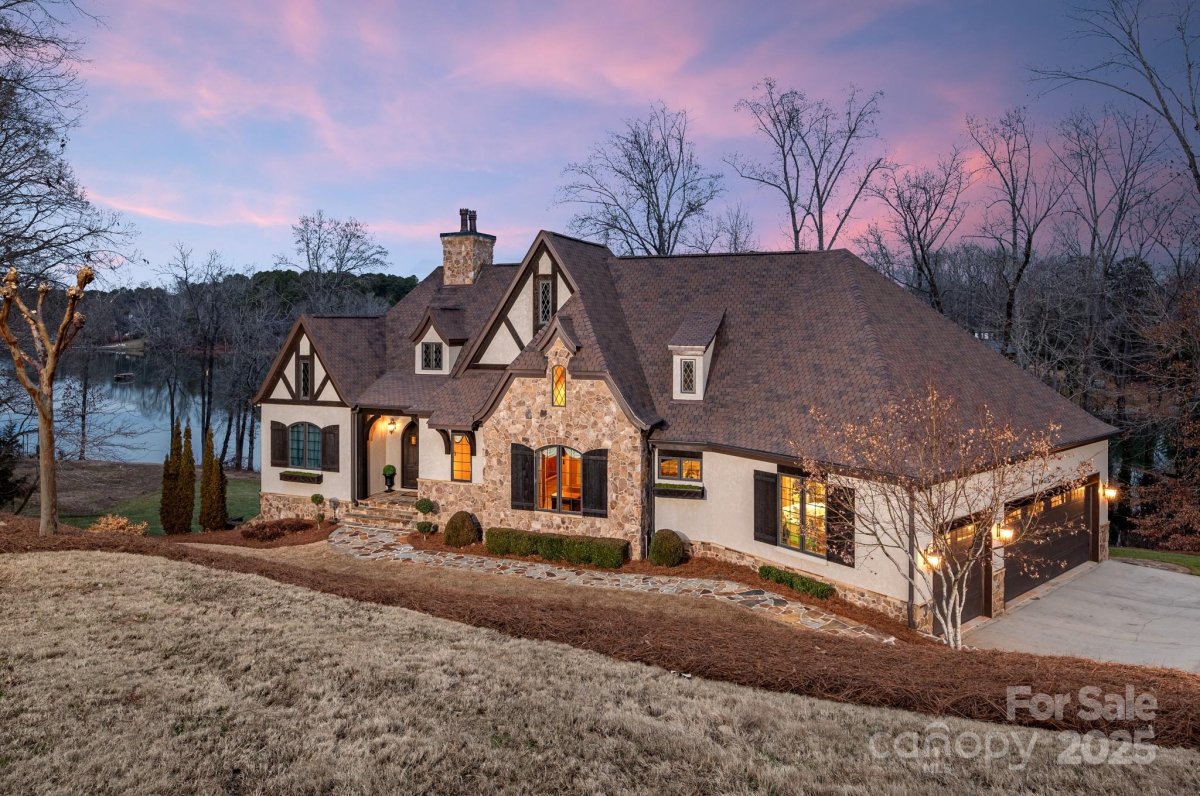 8128 Bayview Lane
