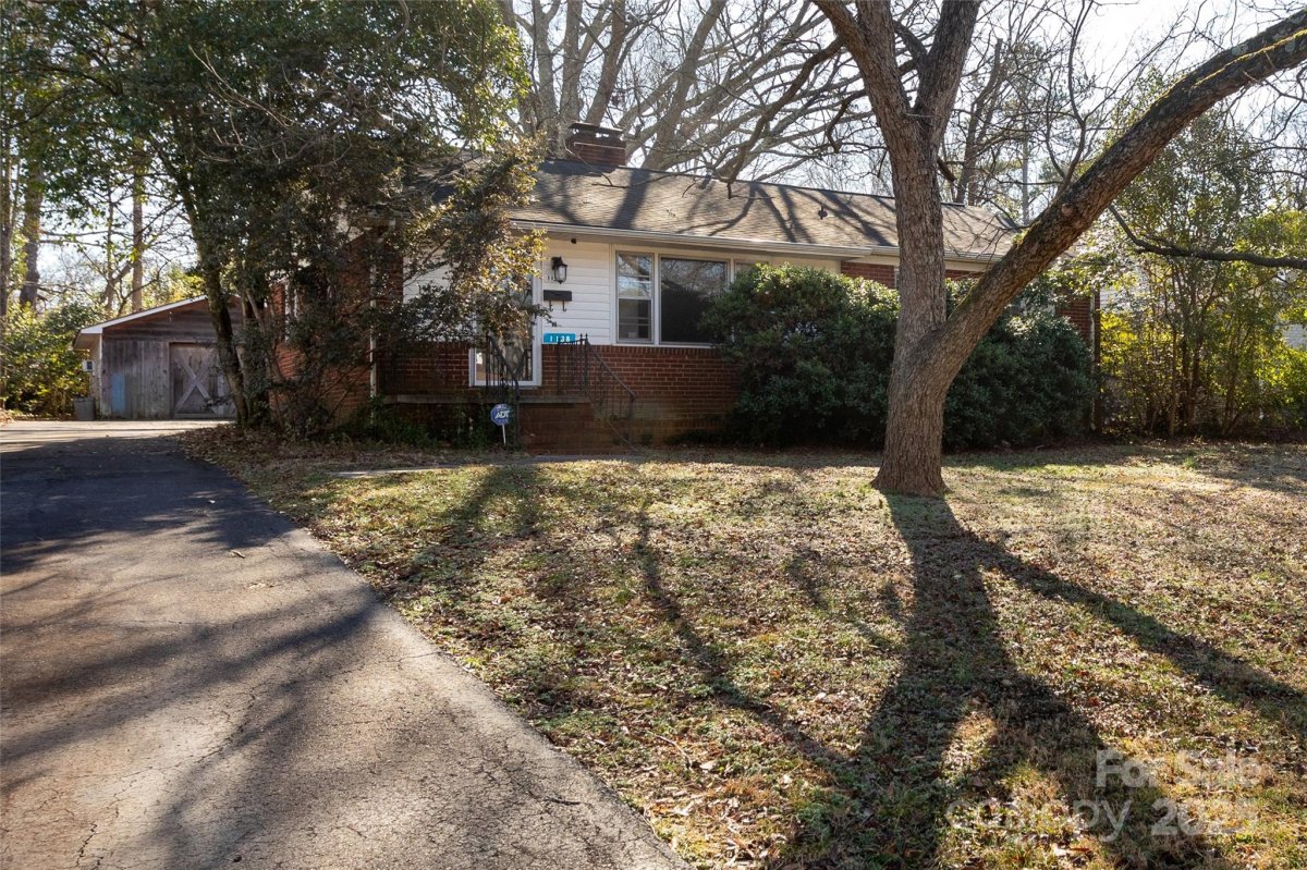 1138 Norland Road