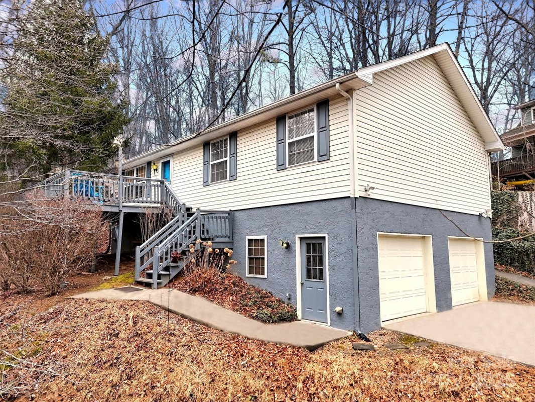 330 Sleepy Hollow Drive