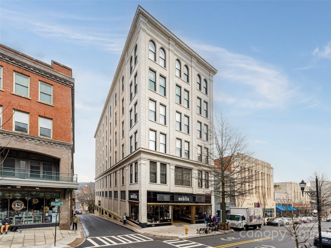 84 W Walnut Street 604