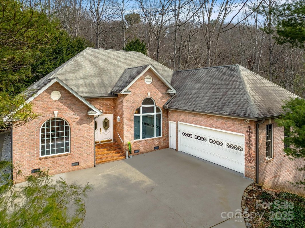 122 Eastmoor Drive