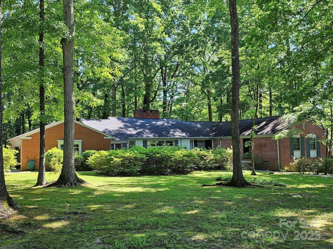 906 Forest Drive