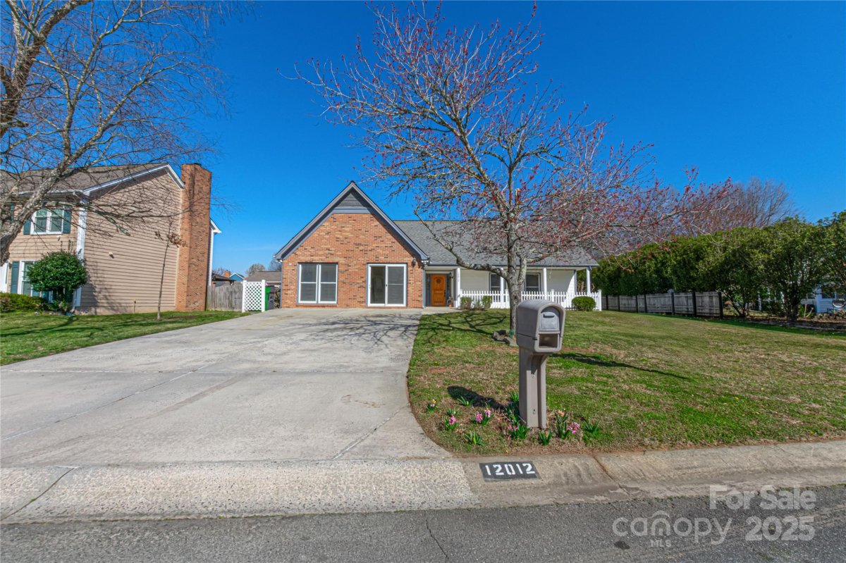 12012 Stainsby Lane