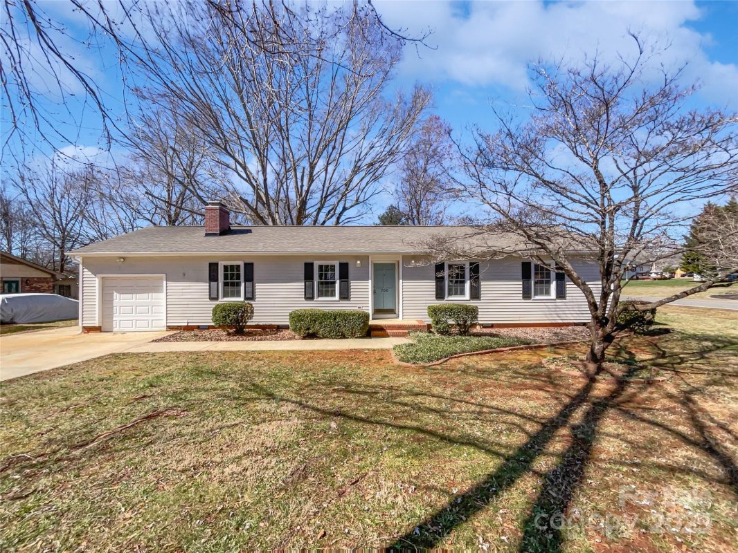 700 Hickory Court
