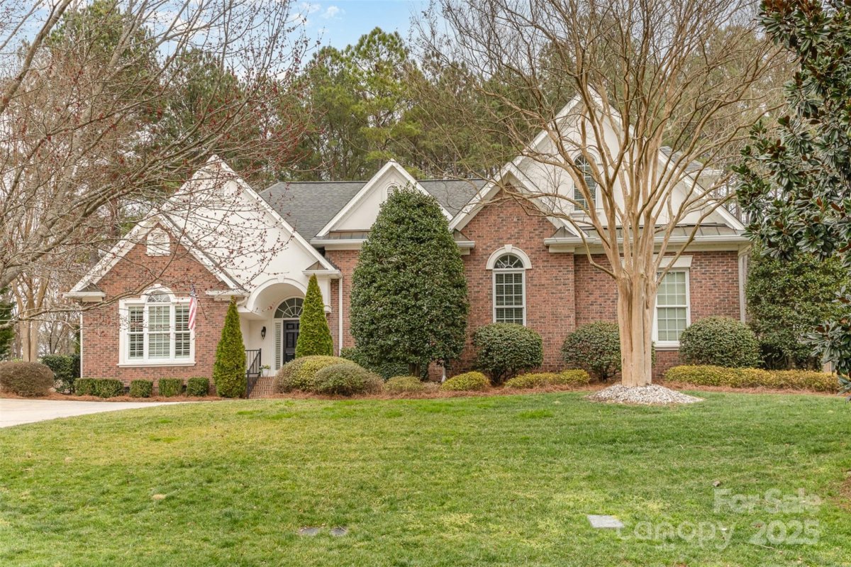 125 Whiterock Drive
