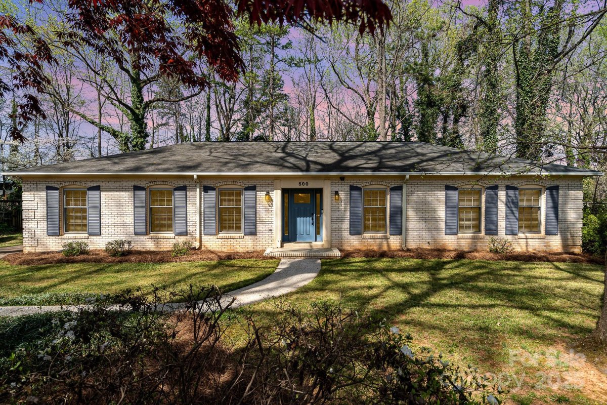 800 River Oaks Lane