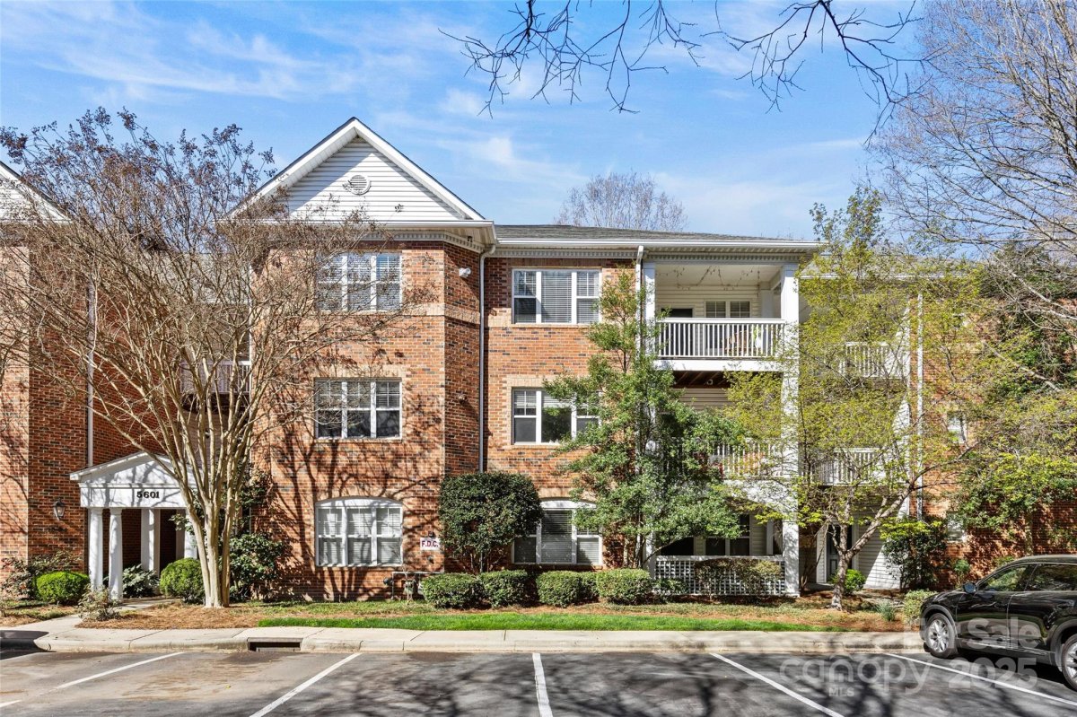 5601 Fairview Road 24