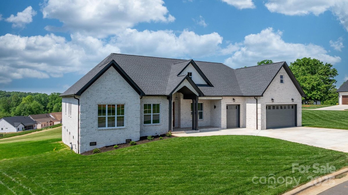 4227 Holly Circle