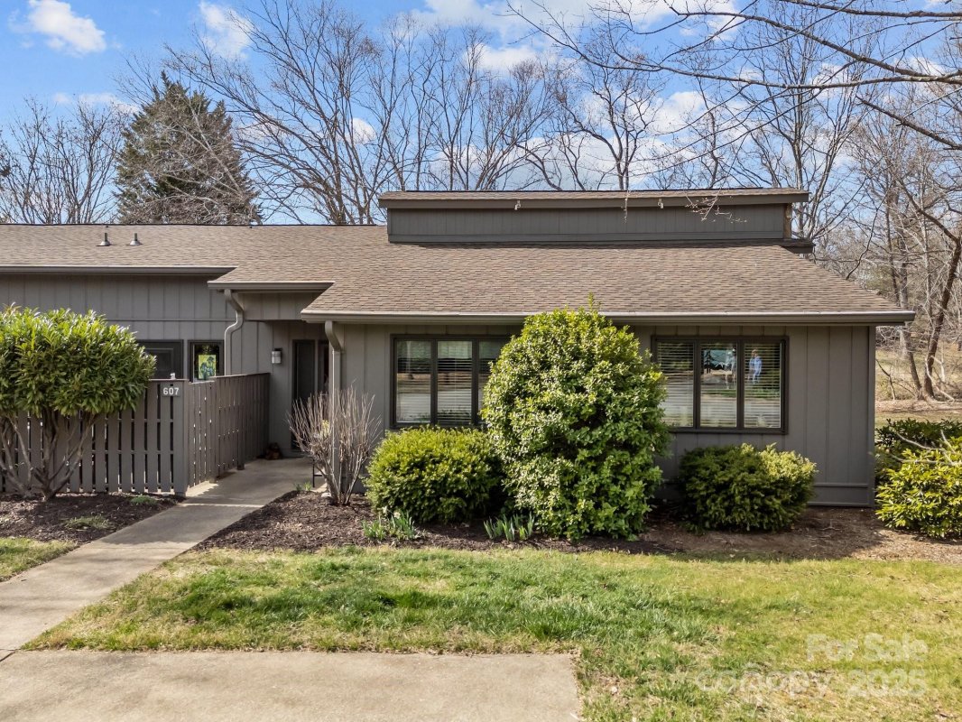607 Crowfields Lane