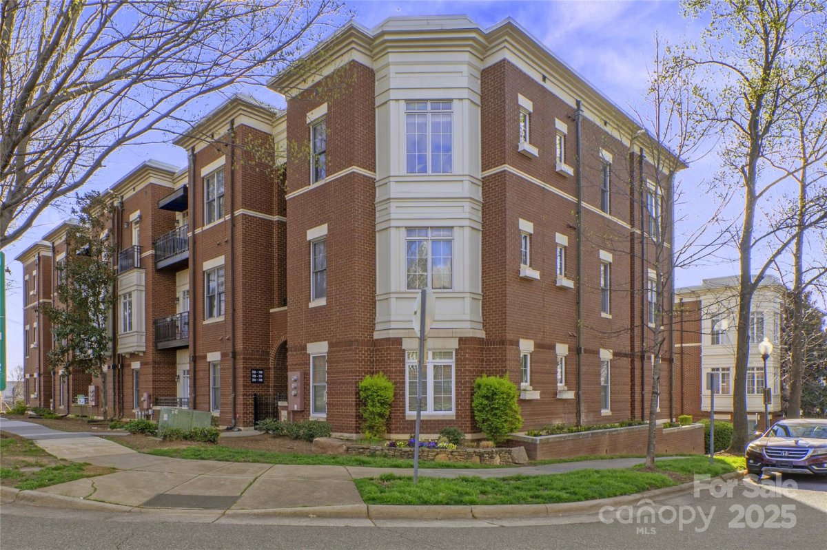 792 N Davidson Street