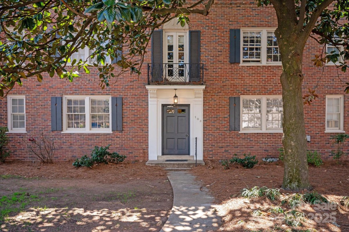 103 S Laurel Avenue