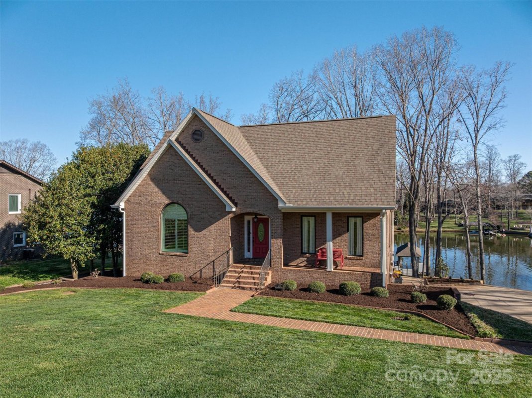 108 N Oakwood Drive