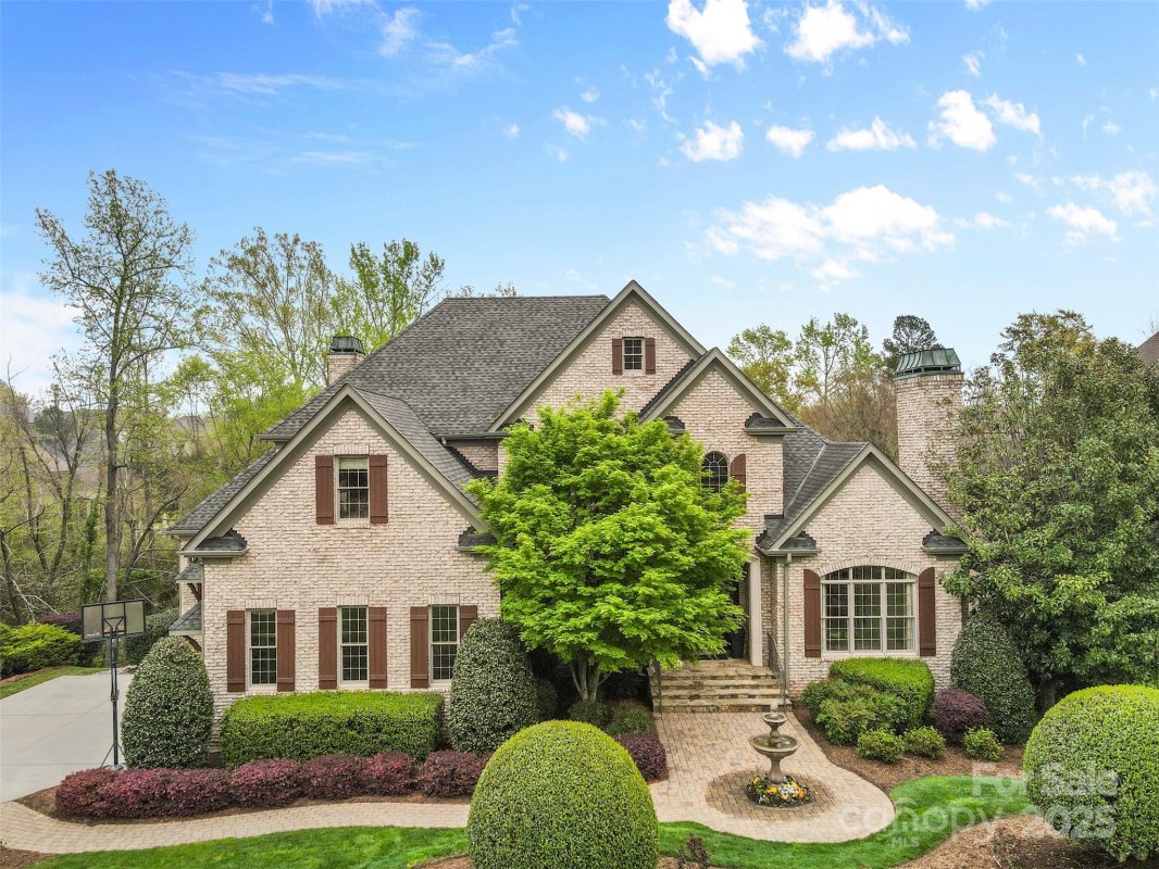 1313 Lookout Circle