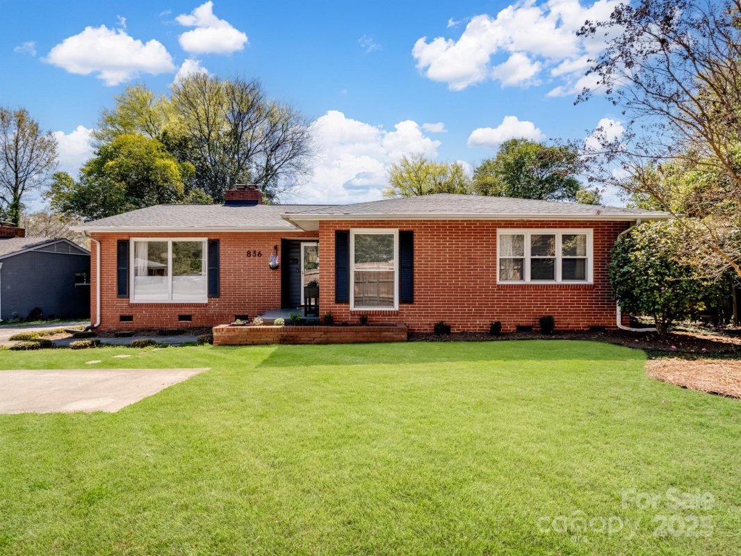 836 E Woodlawn Road